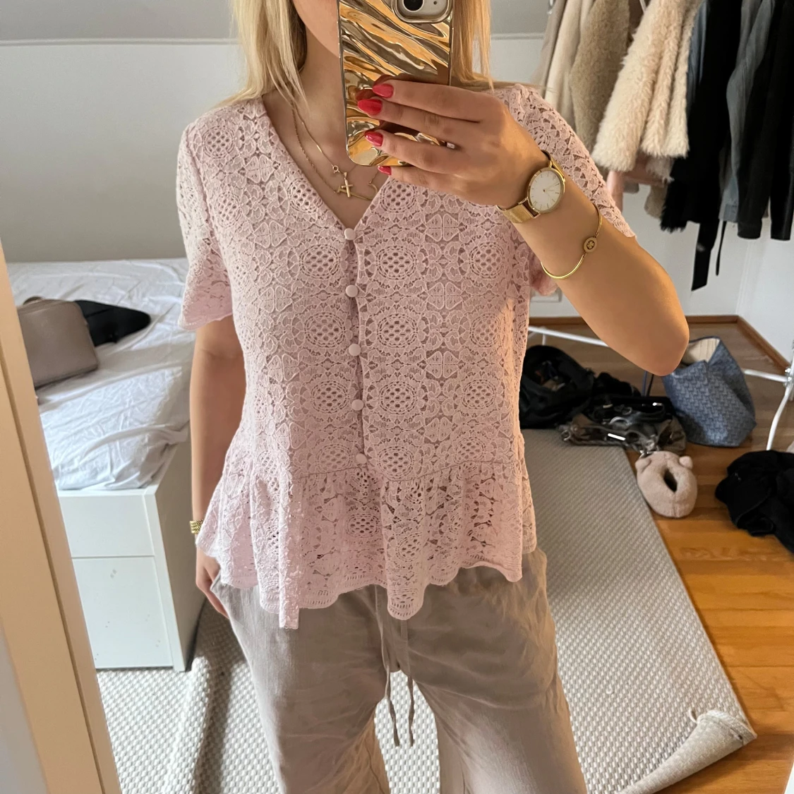 Ljusrosa spetsblus från Loft