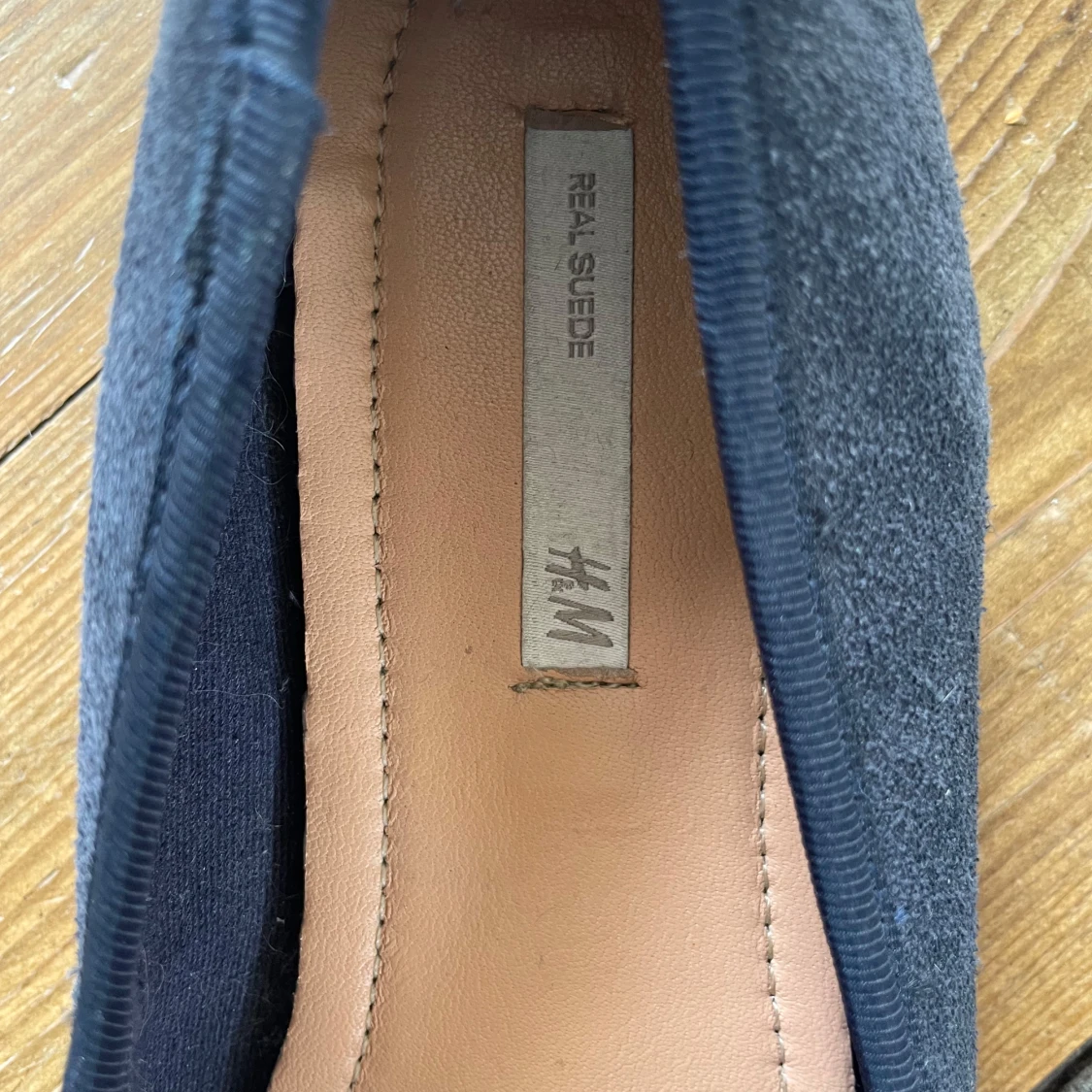 Mörkblå mocka ballerinaskor från H&M - 3