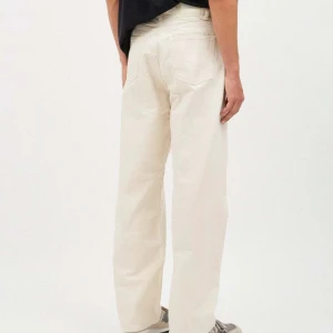 Omar Ecru White - Dr. Denim, Nypris 799kr Omar Ecru White (off-white) W 31 / L 32 ( 48 ) Wide Straight fit 100% Bomull