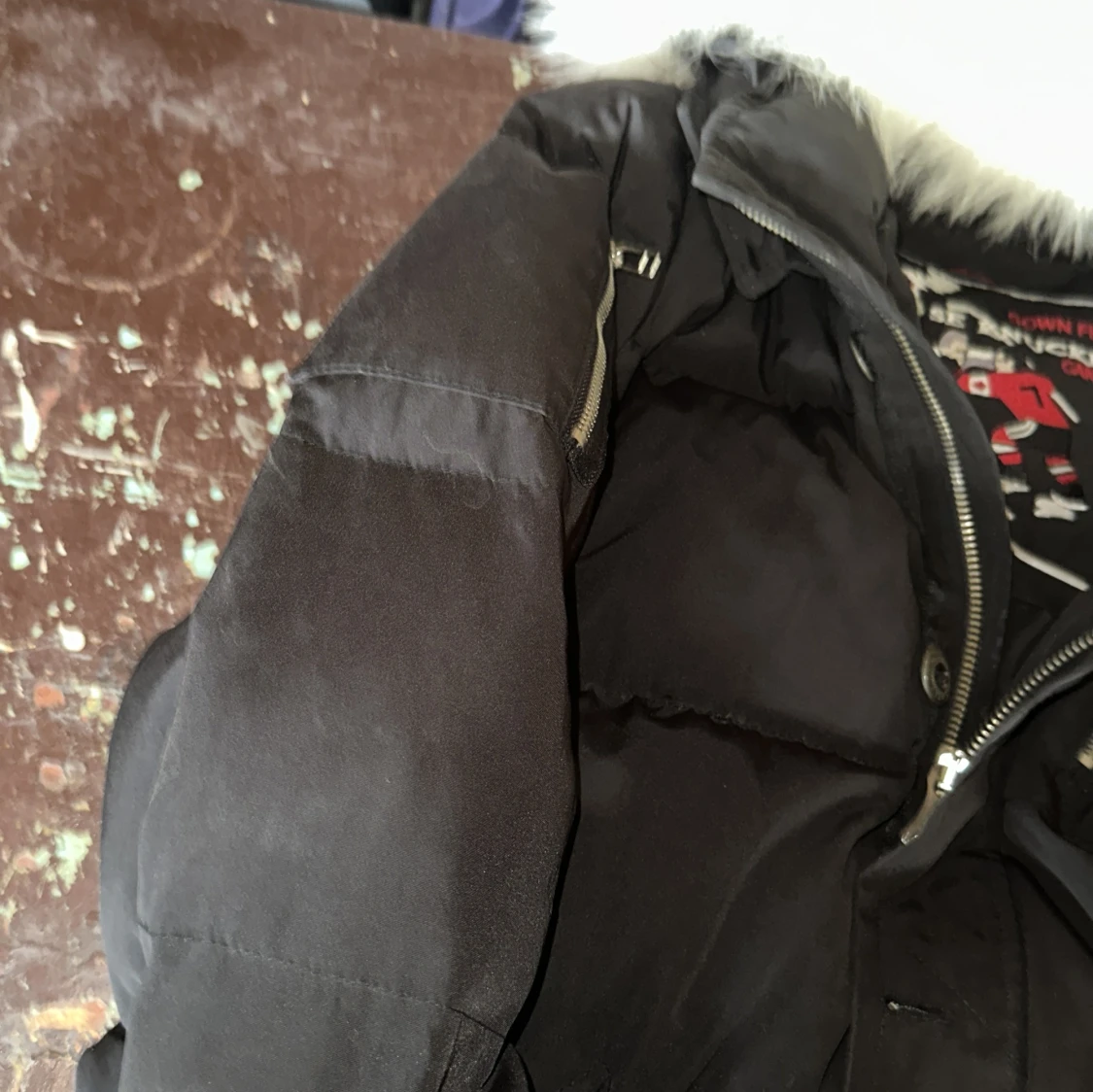 Svart dunjacka med pälskant från Moose Knuckles - 3