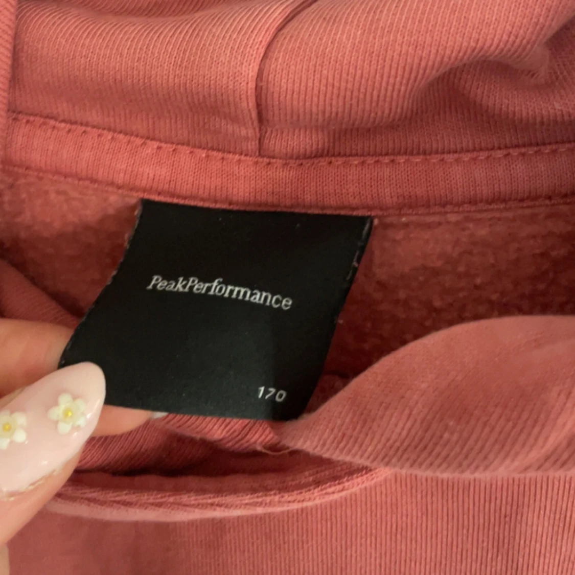 Rosa hoodie från Peak Performance - 1