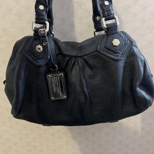 Svart väska från Marc Jacobs - Svart väska från Marc Jacobs 