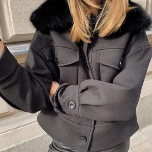 Meotine Jacka - Säljer denna meotine jacka (Charlie Jacket) som är köpt för ca 3-4 år sen. Använd fåtal gånger. Nypris: 3400kr 