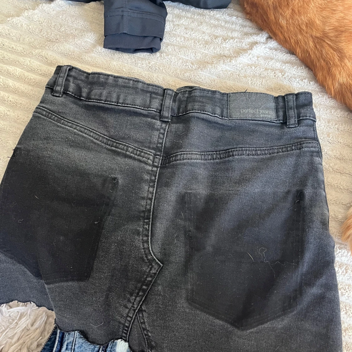 Svart jeanskjol från gina tricot - 1