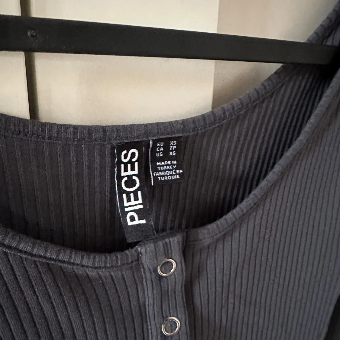 Grå/Blå ribbad långärmad topp från Pieces - 1