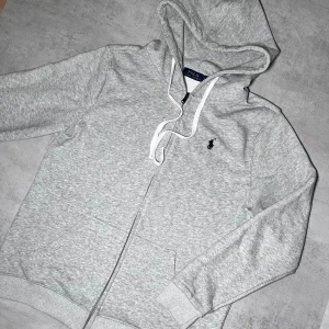 Ralph Lauren hoodie - Ralph Lauren hoodie | Super bra skick inga fläckar eller liknande | Storlek M. 