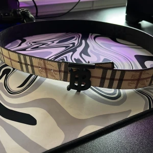 Burberry Bälte (Rutigt) - Burberry Bälte (Rutigt), pris är inte helt klart än utan kan förhandlas.