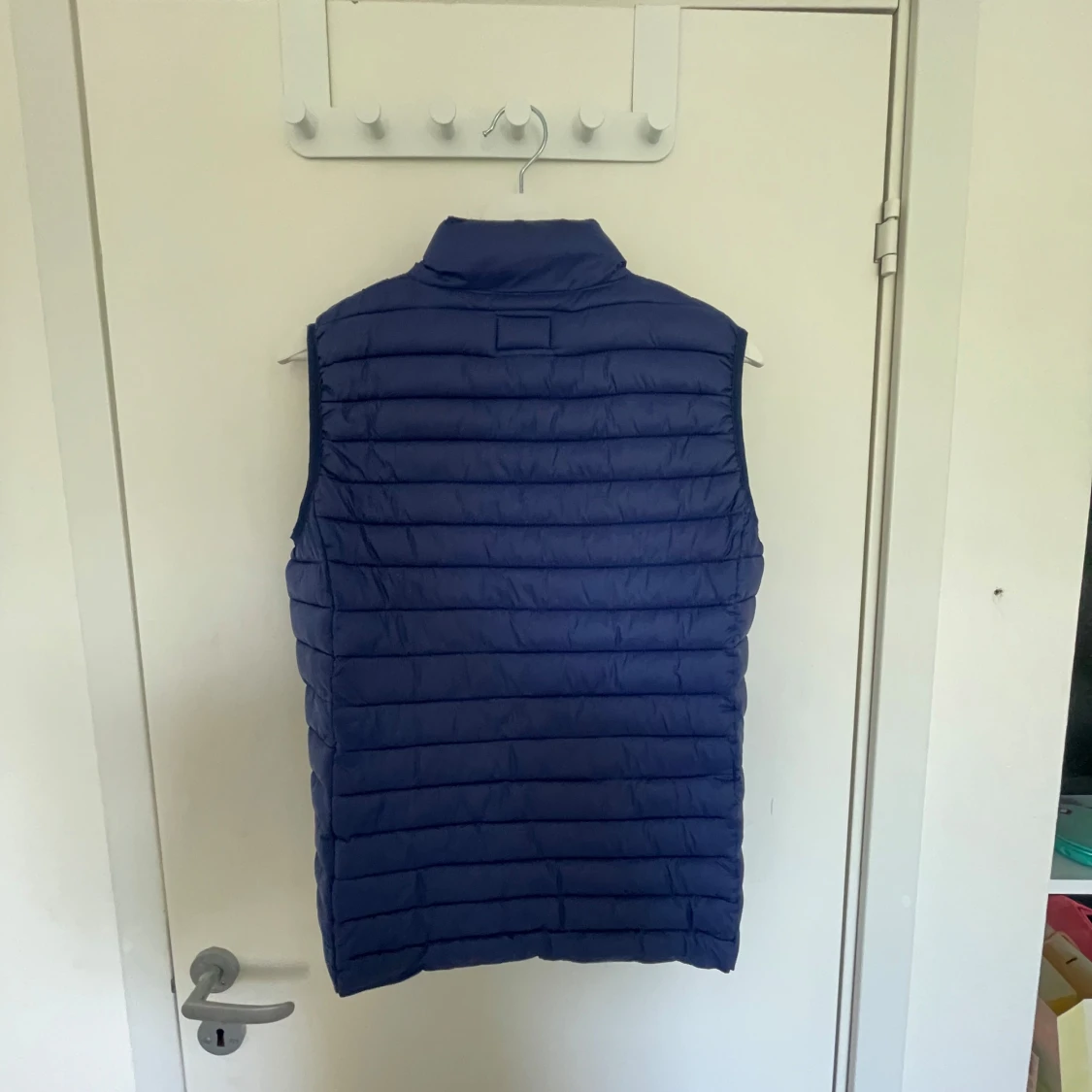 Blå dunväst från Guess - 4