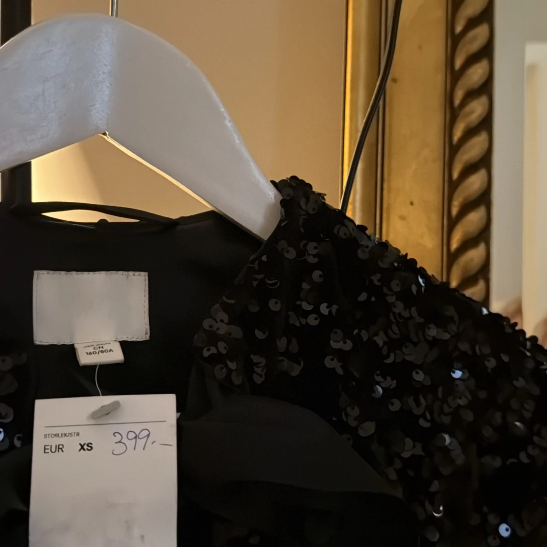 Svart paljettjacka med rosett från H&M - 2