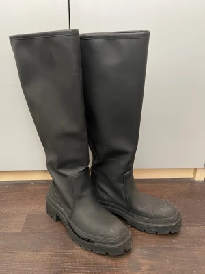 Stövlar / Boots - Stövlar / Boots från Zara. Knappt använda! 