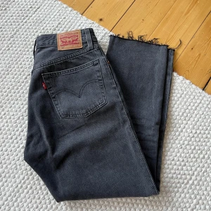  Levis 501 jeans - Nästintill oanvända. Storlek W26 L26