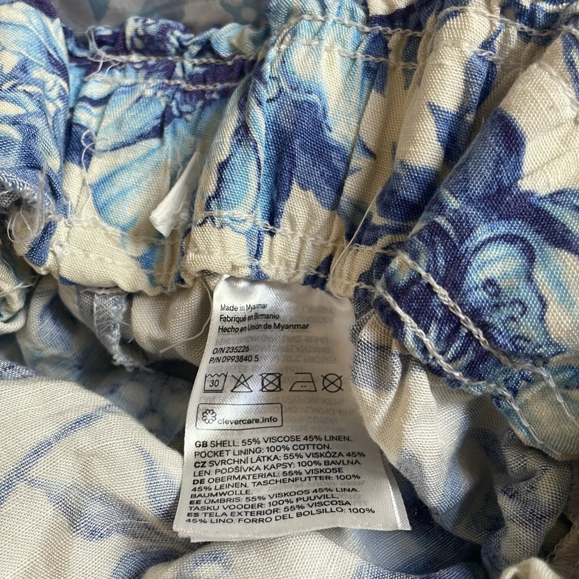 Blommiga shorts med blått mönster - 2