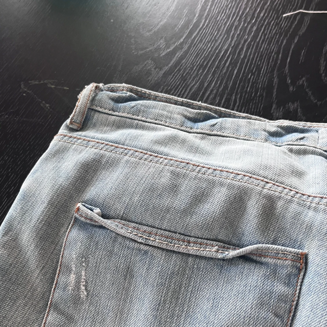 Ljusblå lågmidjade jeansshorts med fransar - 1