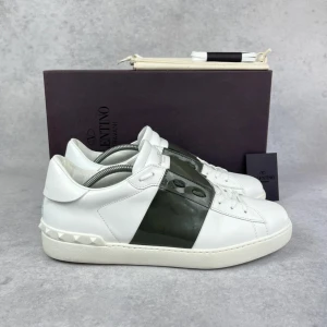 Valentino open sneaker - – Condition: 9/10  – Color: White and green  – What is included: Box, dustbag & card  – Retail price: 7280