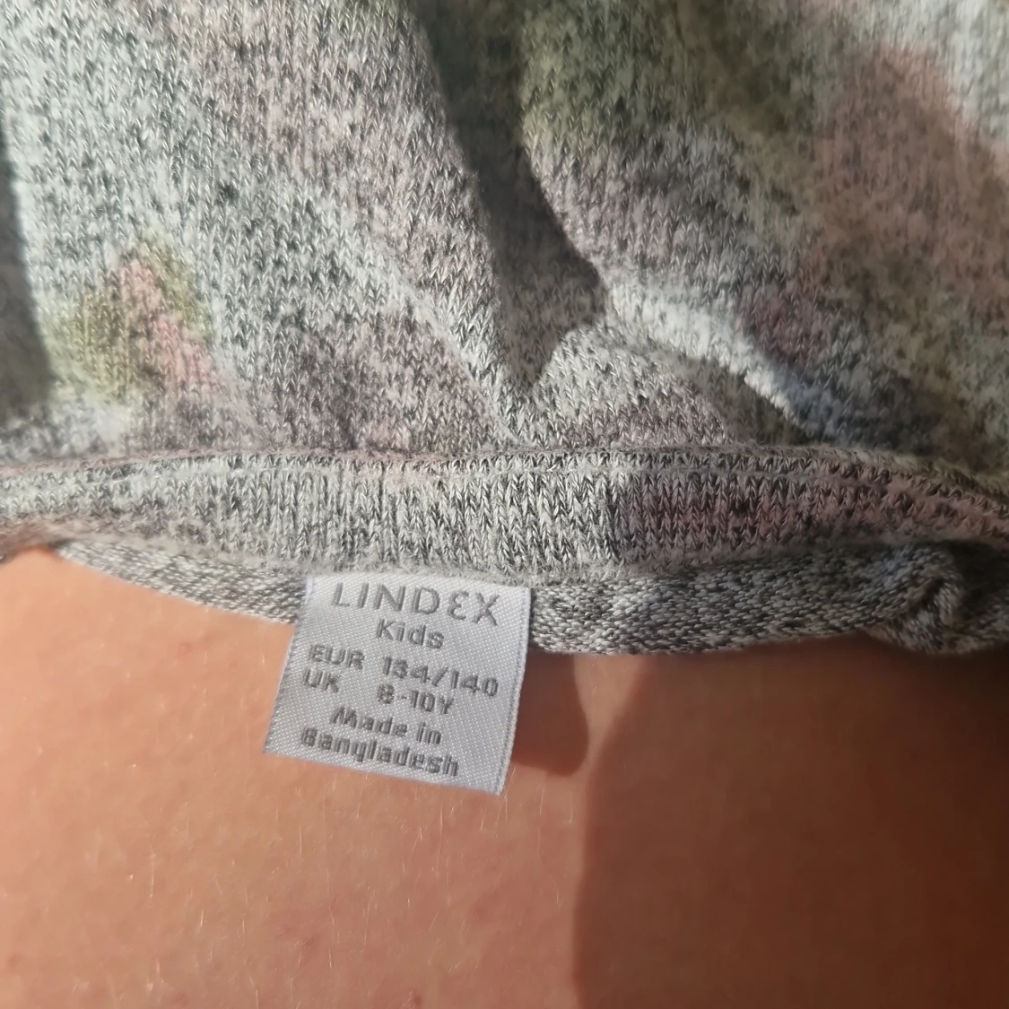 Camouflage-mönstrad tröja från Lindex - 2