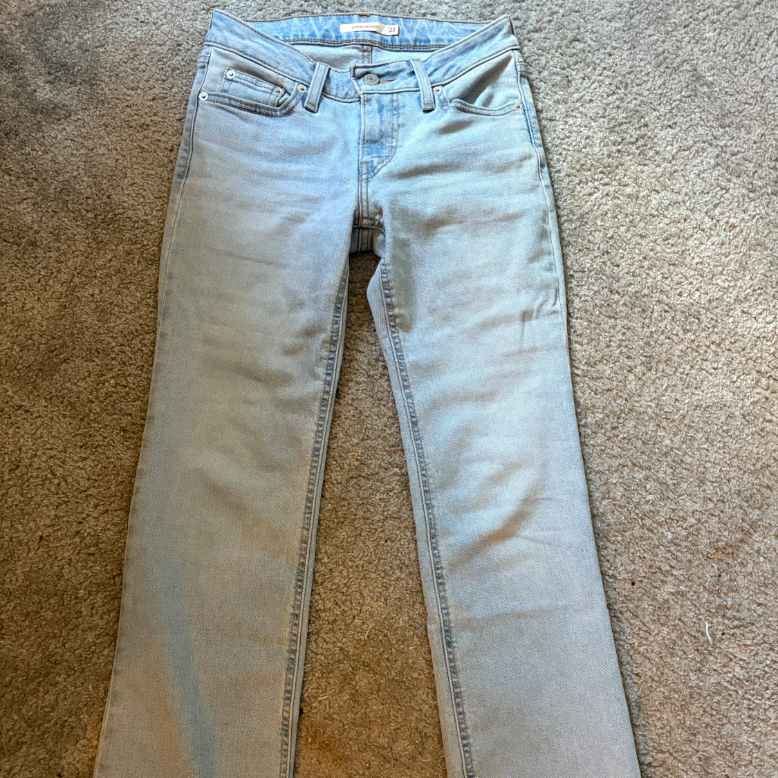 Levi's 501 ljusblå jeans, lågmidjade bootcut jeans orginal pris: 999. - 1