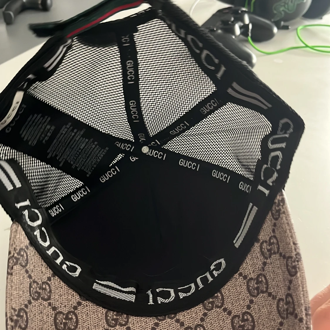  keps med bi och GG-mönster - 4