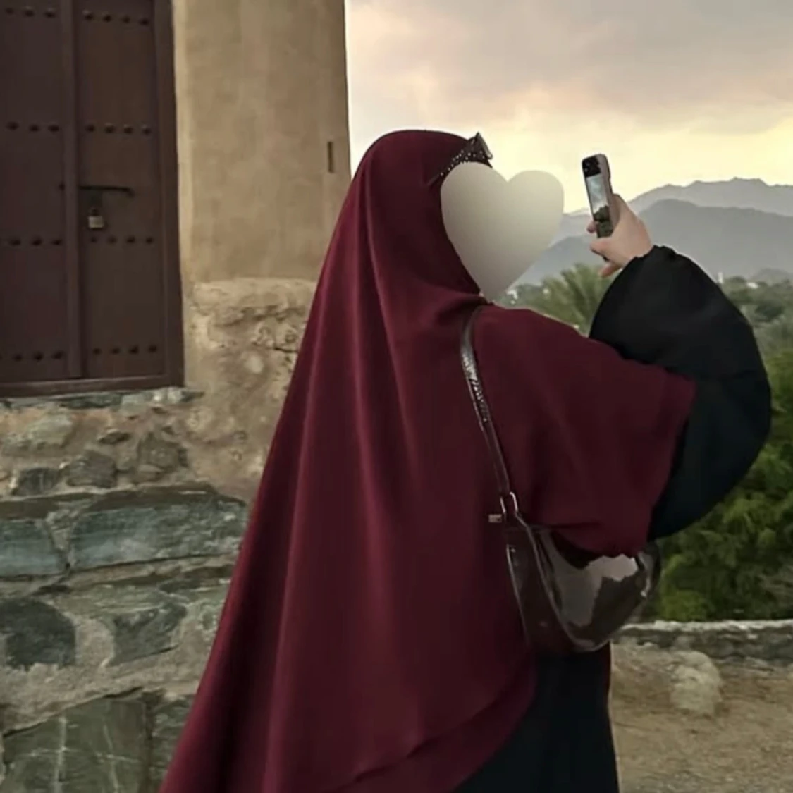 Vinröd khimar från Tasnim Collections