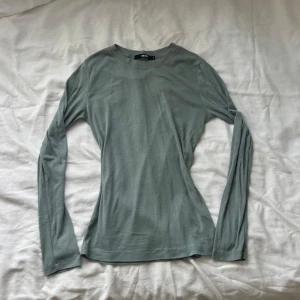 Långarmad tröja - Fin grön Långarmad i stl M. Pris går att diskuteras