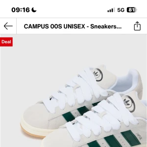 Adidas Campus 00s sneakers vit/grön - Adidas Campus 00s sneakers i vit mocka med gröna ränder, helt i nyskick