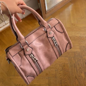 Rosa handväska💕 - Zadig inspererande väska använd fåtal gånger💕💕💕