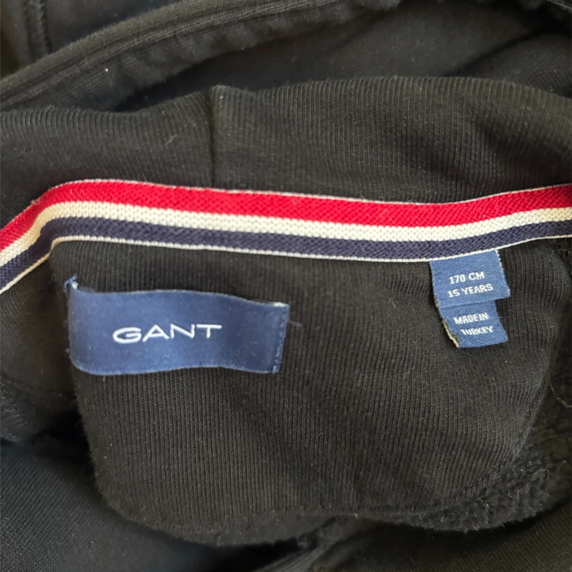 Svart hoodie från GANT med logga - 3