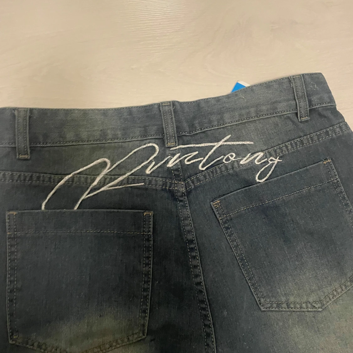  jeans med broderi - 1