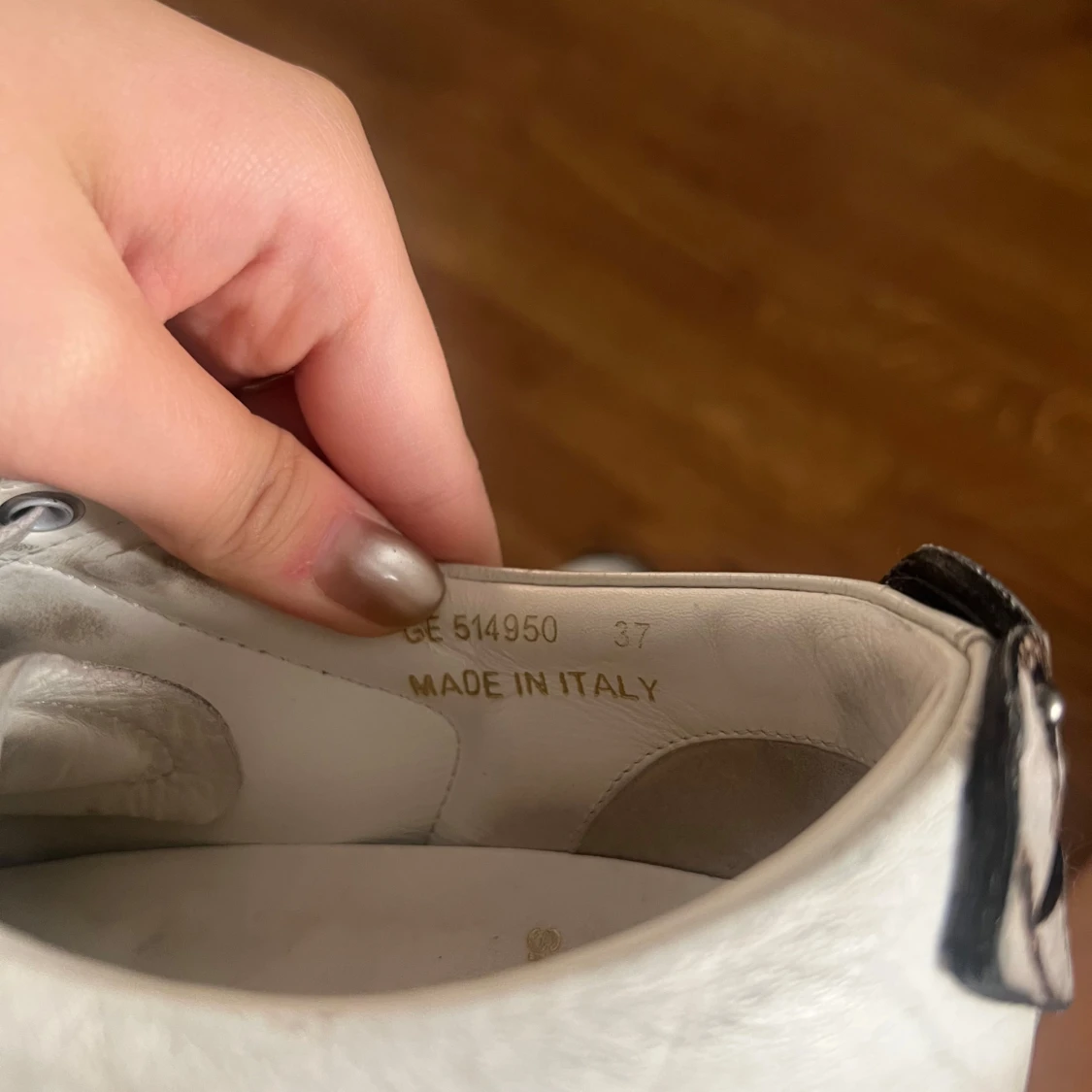 Yves Saint Laurent vita sneakers med zebra-detalj! - 4