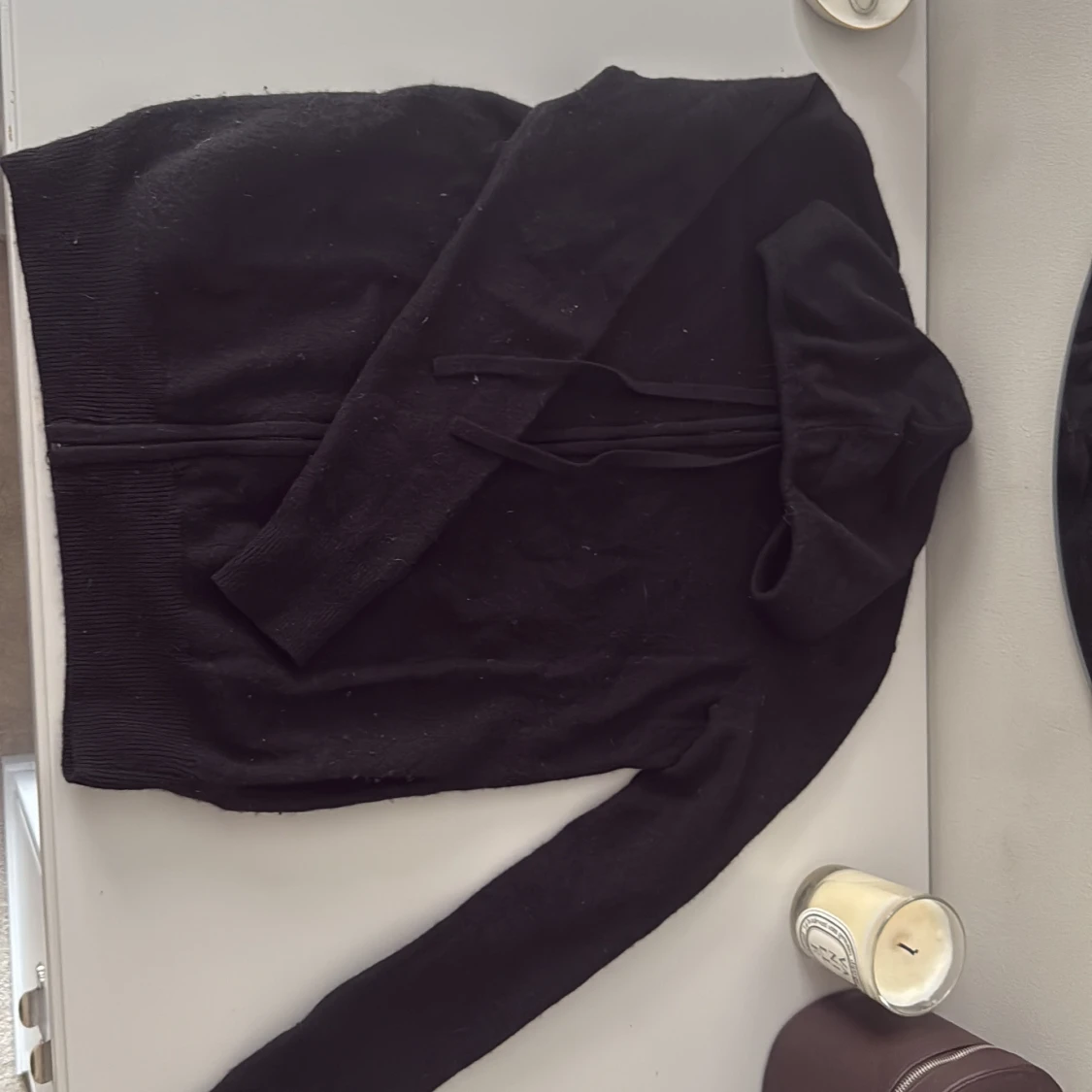 Svart hoodie i kashmir från Galeries Lafayette