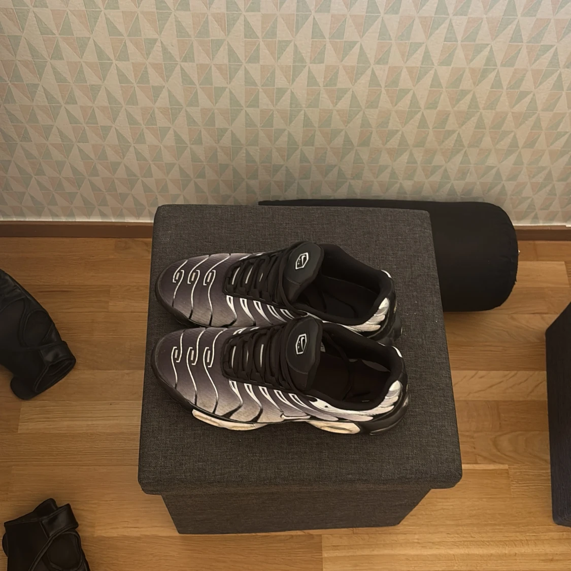 Nike Air Max Plus svarta och silver - 3