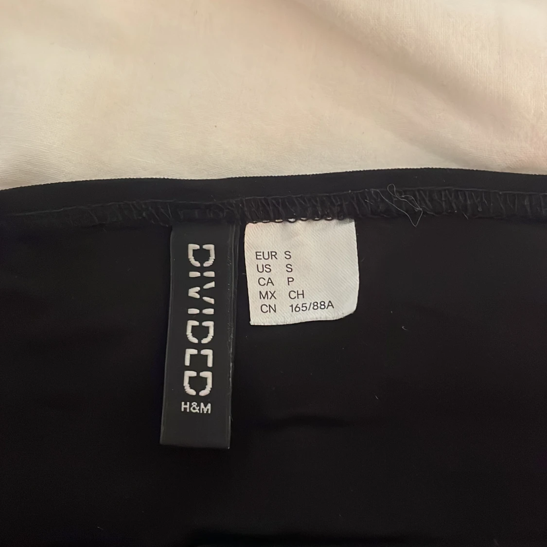 Svart halterneck topp med knytning från H&M - 4