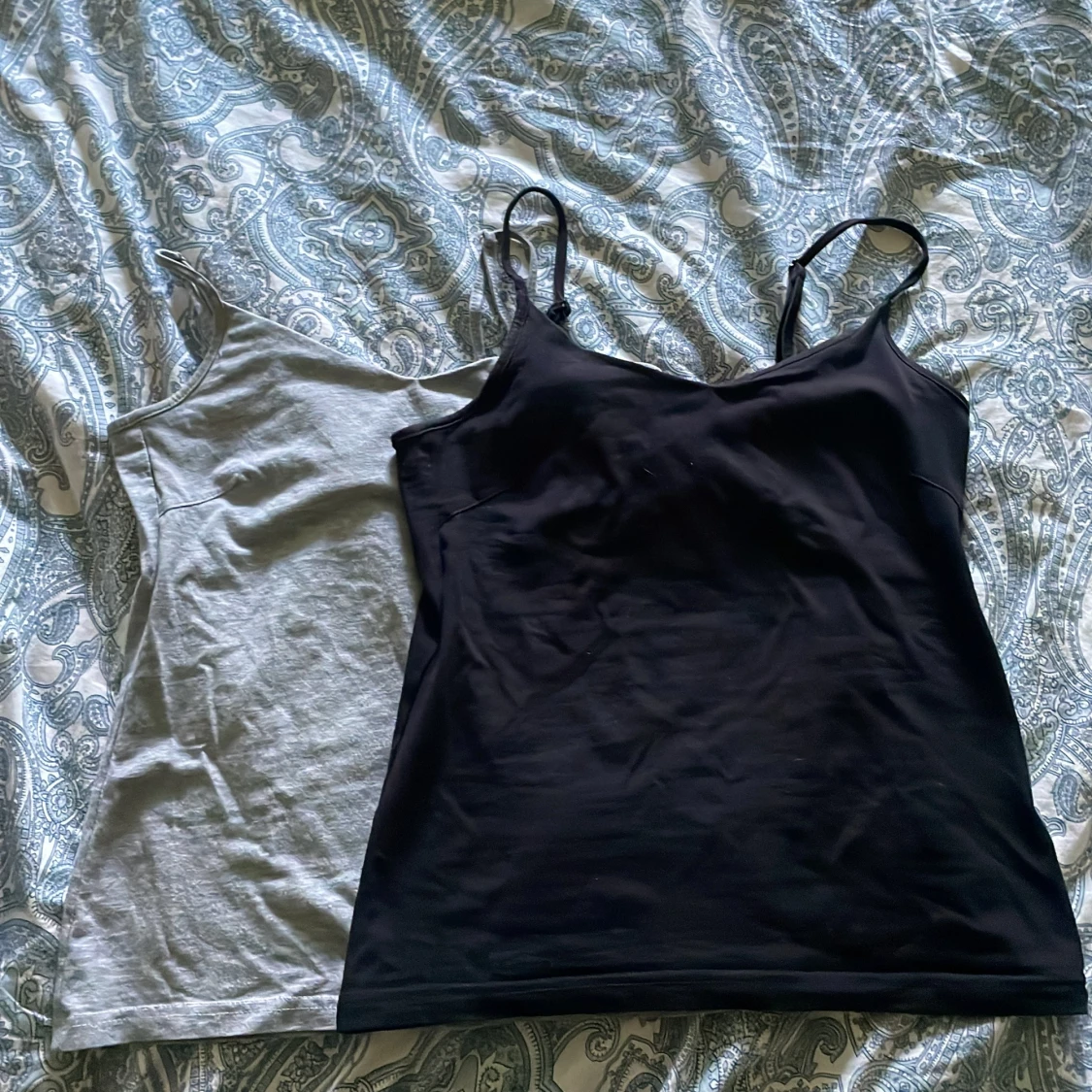 Två linnetoppar från lager 157