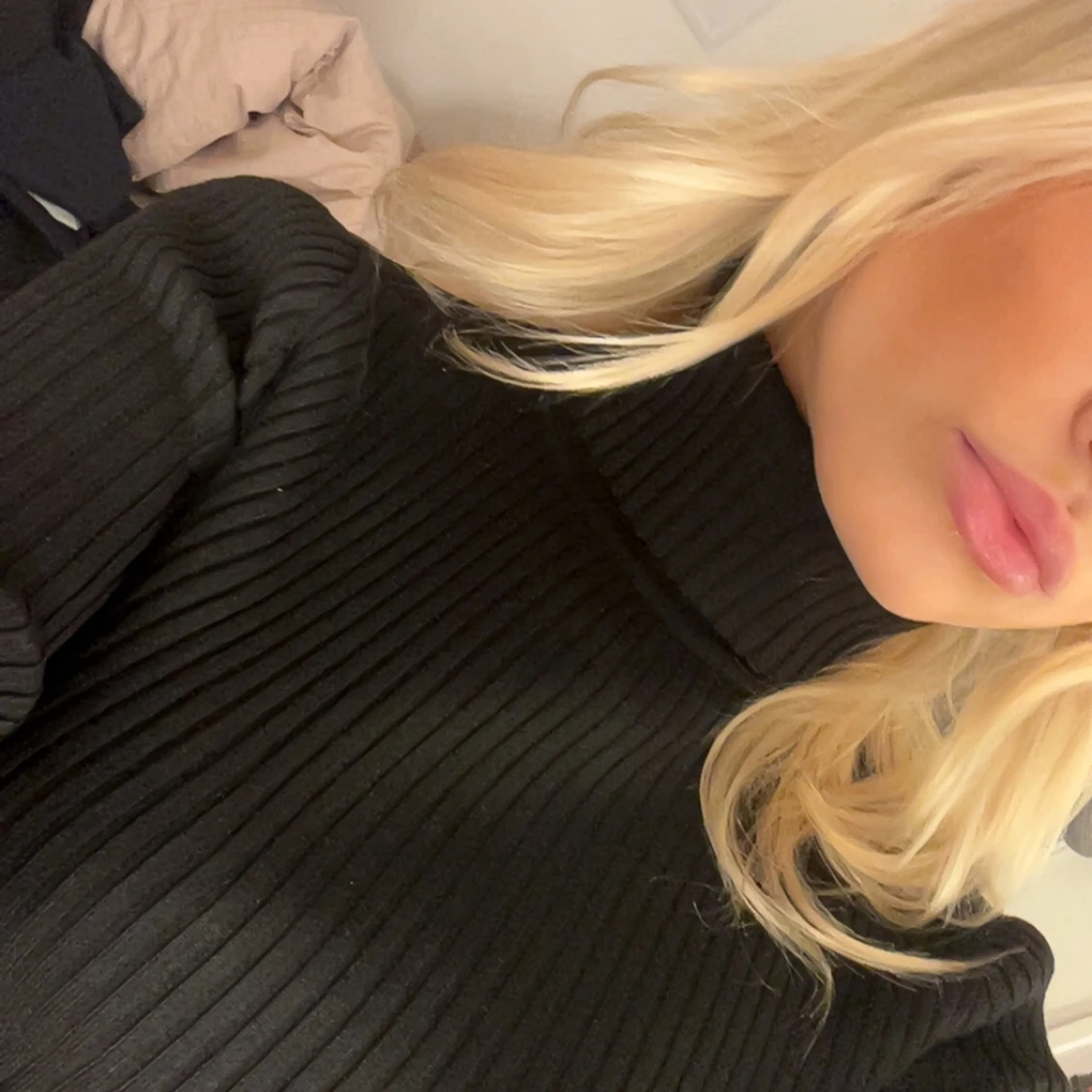 Svart ribbad polotröja - 1