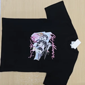 Casablanca t-shirts - Casablanca t-shirts. Passa på och köp innan den blir slutsålda har bara 2 kvar!!Skit fräscha och snygg t-shirt som man ha på sig  inför skolan! Oversized t shirt