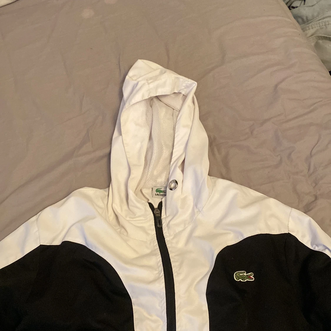 Lacoste vindjacka med luva  - 1