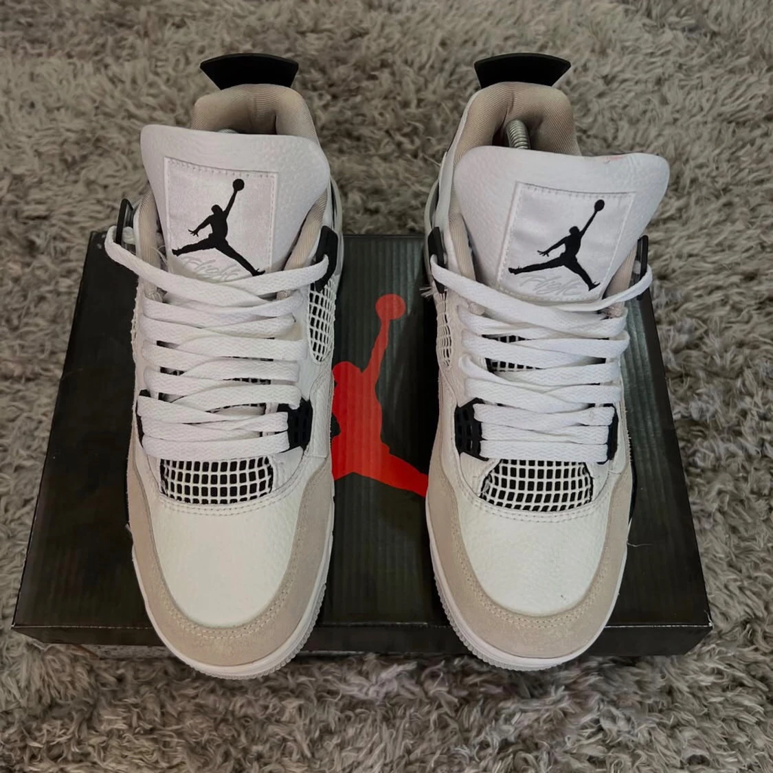  Jordan 4 vit/svart/grå