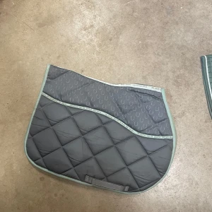 Schabrak - Två schabrak. Ett från trinity och det andra vet jag inte… första schabraket: full, 100kr. Andra: full, 100. Båda är använda någongång.