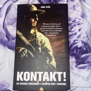 KONTAKT! En svensk krigsman i kampen mot terrorn - Följ en svensk elitsoldats resa från specialstyrkorna till personskyddsoperatör i Irak och kampen mot IS. En adrenalinfylld berättelse om vänskap, lojalitet och att göra det rätta i livsfarliga situationer. Perfekt för dig som gillar action, militär och verkliga äventyr.