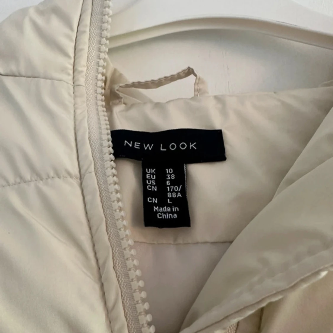 Beige dunväst med huva från New Look - 2