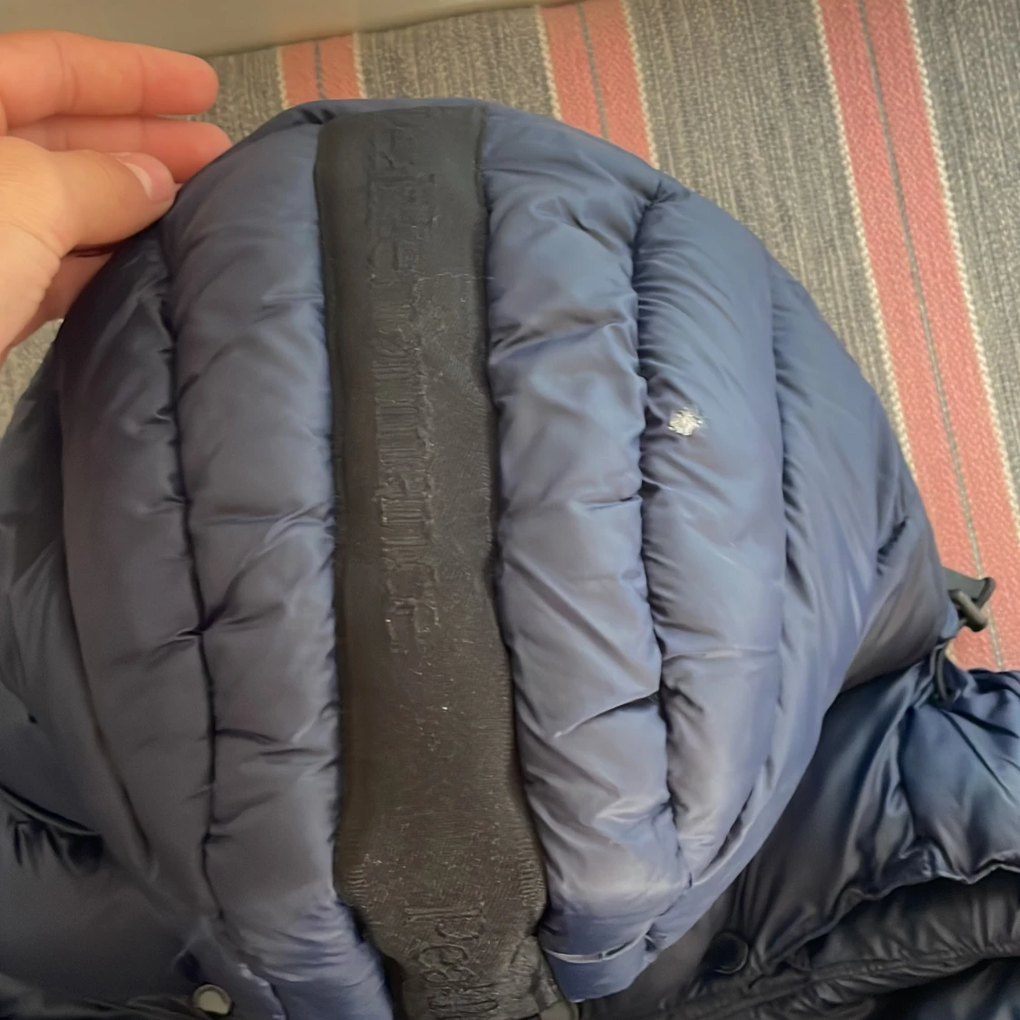 Mörkblå Peak Performance dunjacka - 2