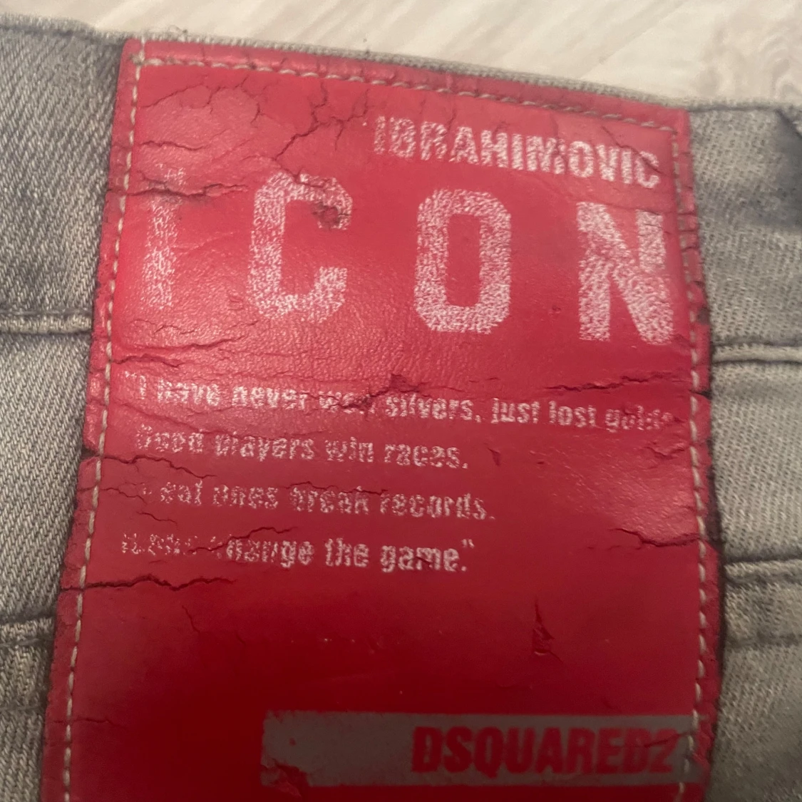 Grå slitna jeans från Dsquared2 - 4