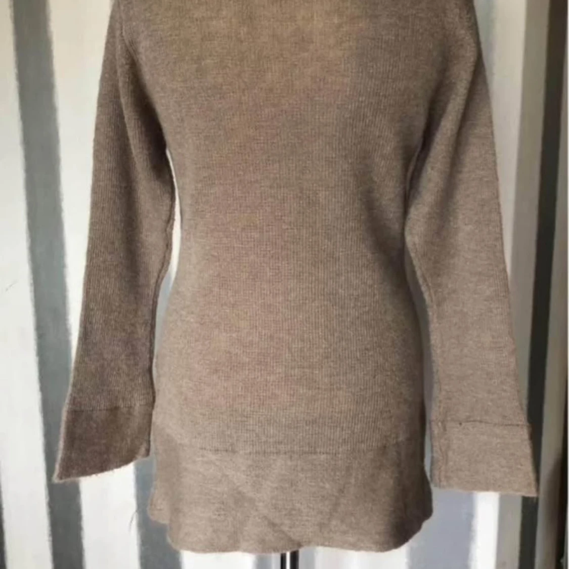 Beige stickad långärmad tröja - 2