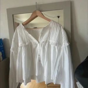 Vit blus - Så snygg vit blus!