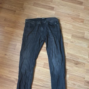 Svarta Replay Dave jeans - Svarta replay jeans.