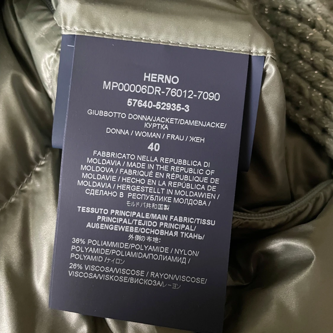 Grön pufferjacka/ cardigan från Herno med stickade ärmar - 3