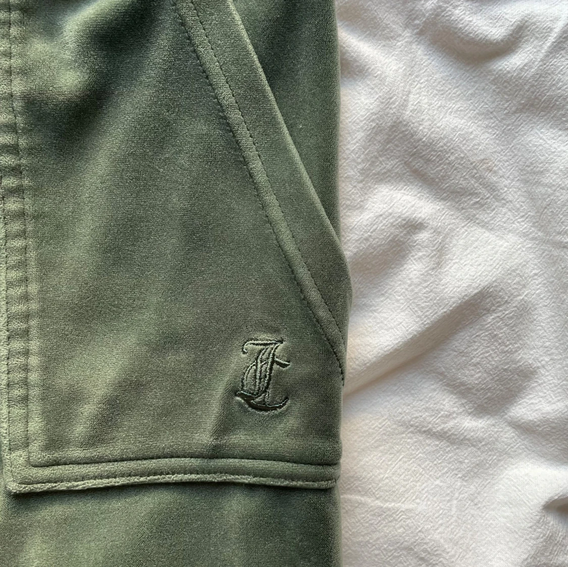 Olivgröna mjukisbyxor Juicy Couture - 3