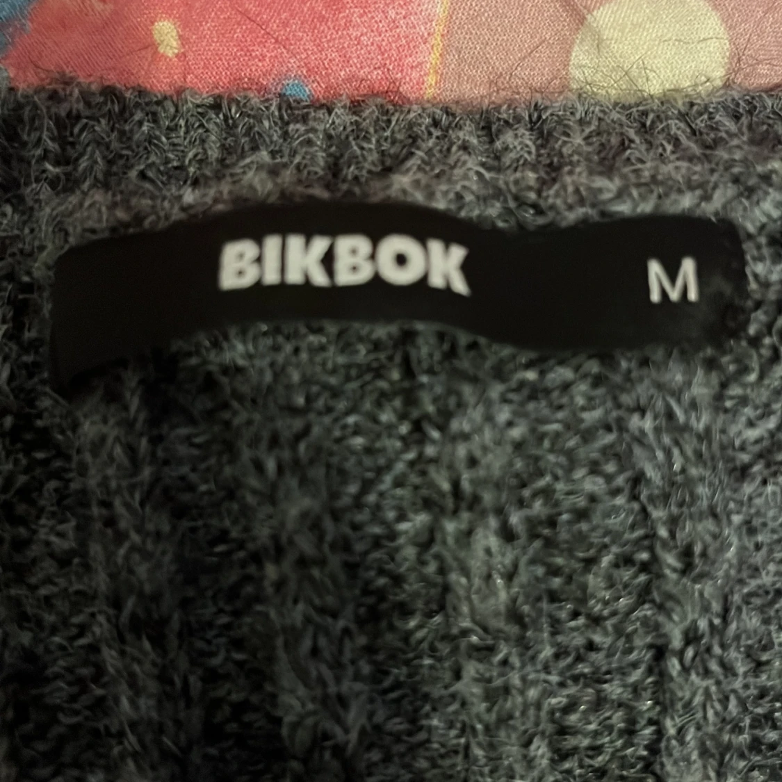 Mörkgrå ribbad stickad tröja Bikbok - 1