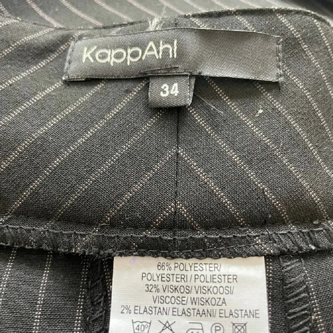 Svarta randiga kostymbyxor med dragkedjor - 4