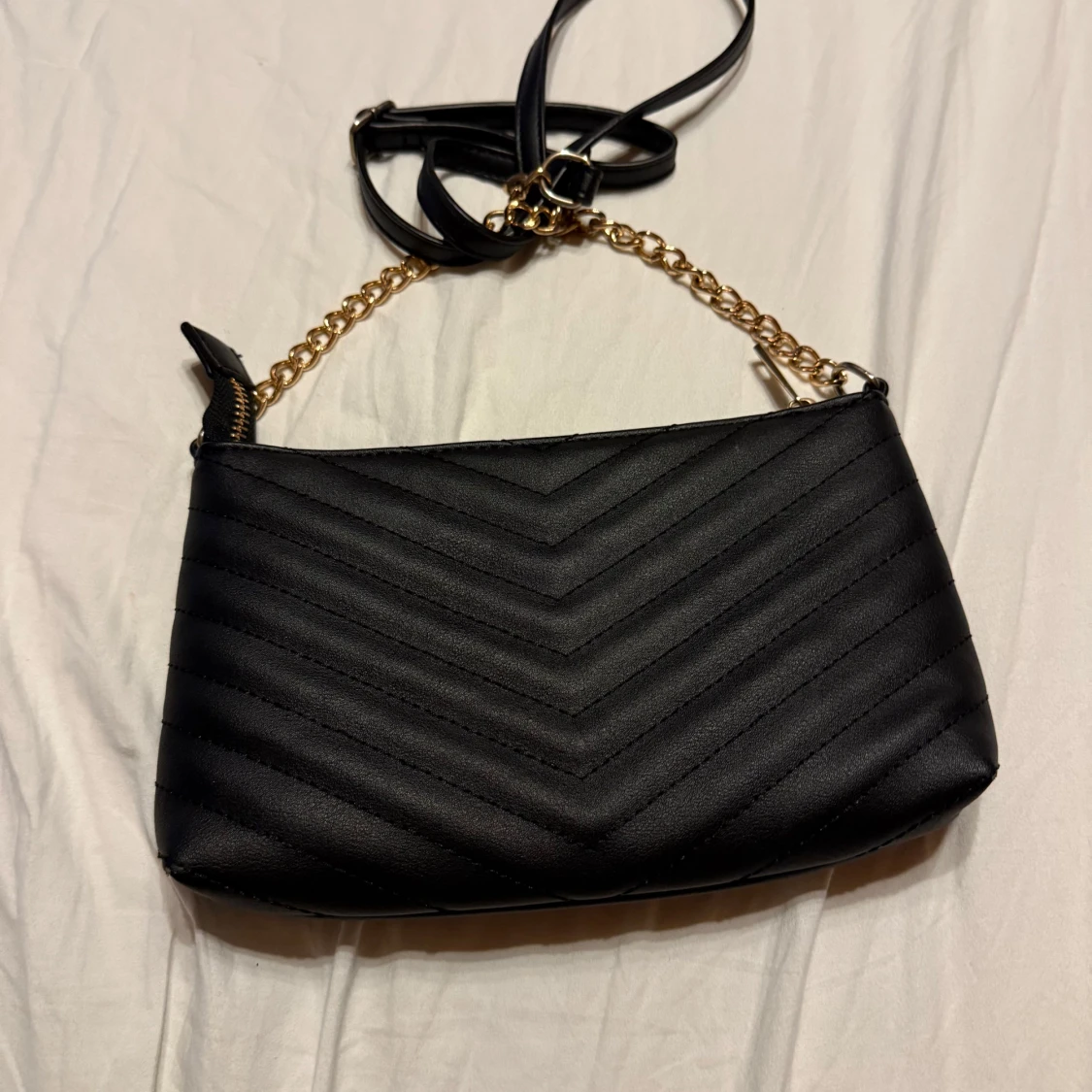 Svart quiltad axelväska från Even&Odd