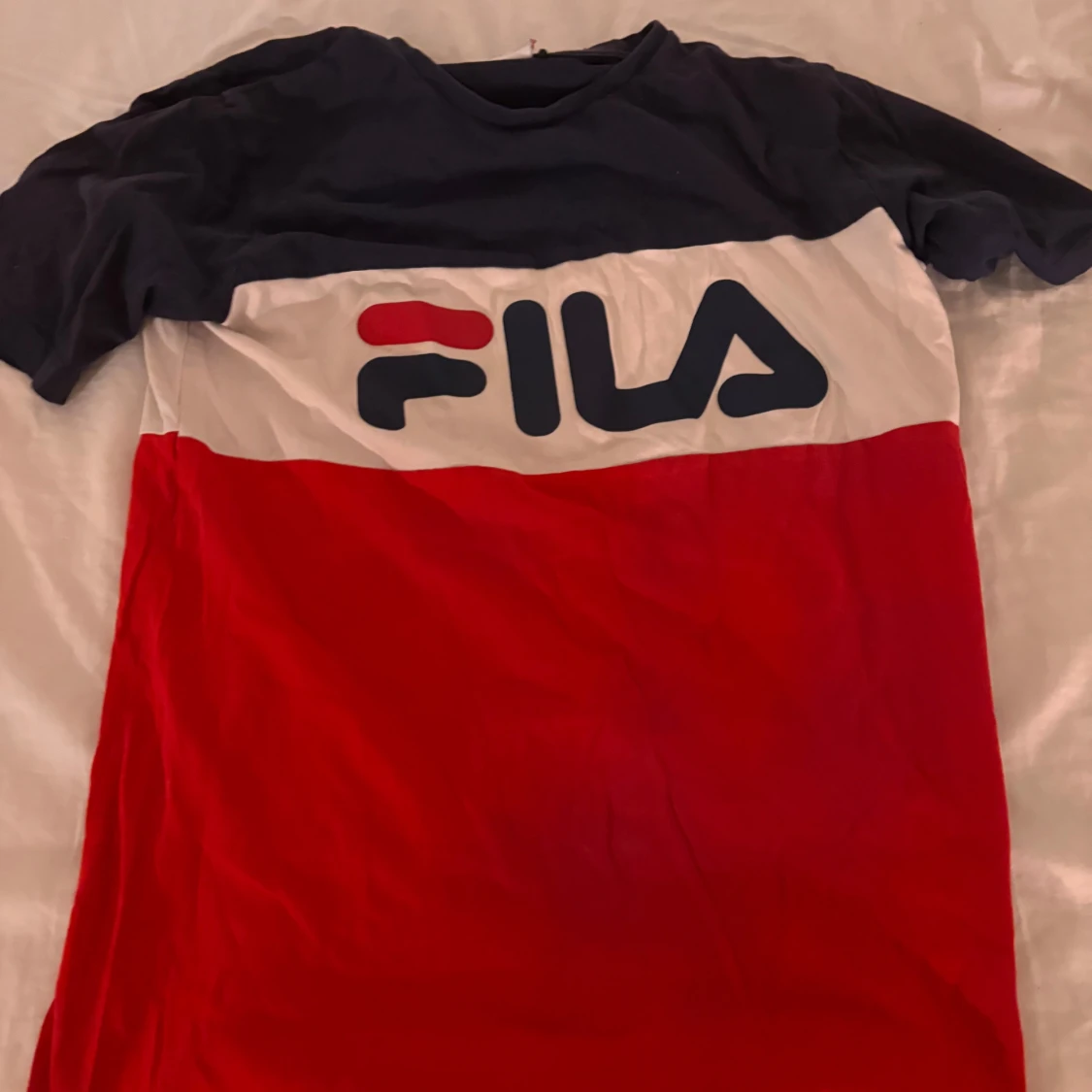FILA t-shirt i rött, vitt och blått